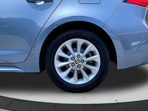 Used 2021 Toyota Corolla LE w/ LE Convenience Package FWD image 33