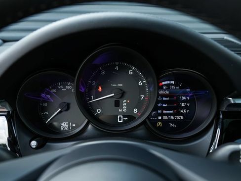 Certified 2026 Porsche Macan AWD/4WD image 24