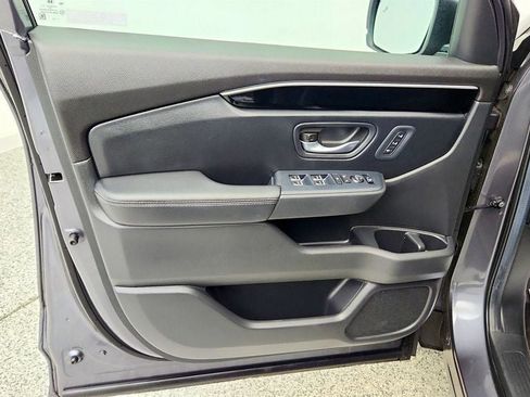 Used 2025 Honda Pilot EX-L image 10