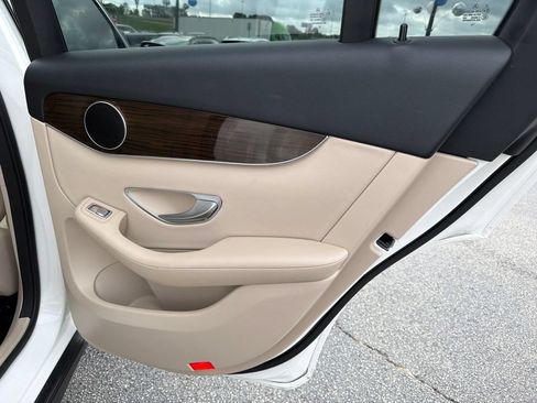Used 2019 Mercedes-Benz GLC 300 image 16