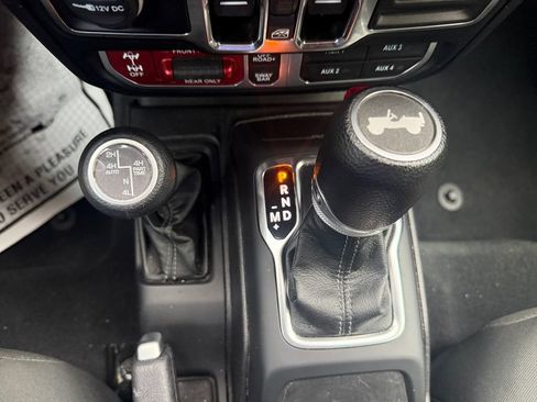 Used 2024 Jeep Wrangler Unlimited Rubicon 4xe AWD/4WD image 28
