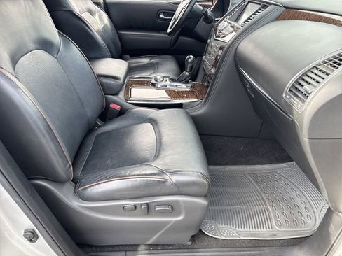 Used 2020 Nissan Armada SL image 23
