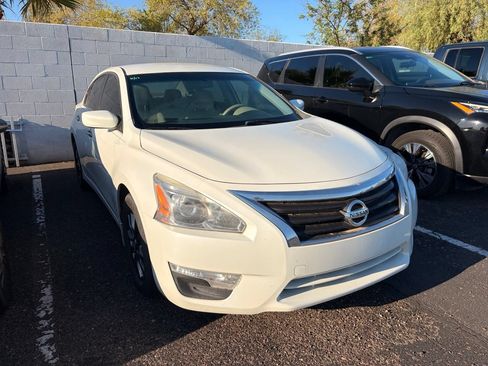 Used 2015 Nissan Altima 2.5 S w/ Special Edition Package FWD image 4