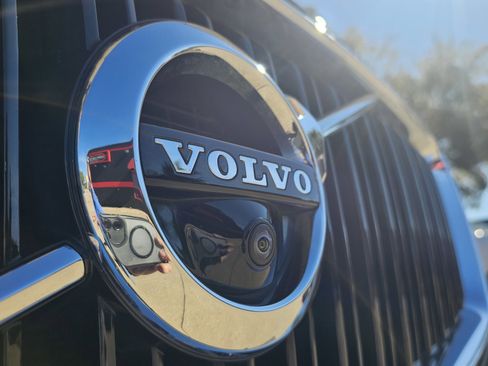 Used 2017 Volvo XC90 T6 Momentum w/ Vision Package image 13