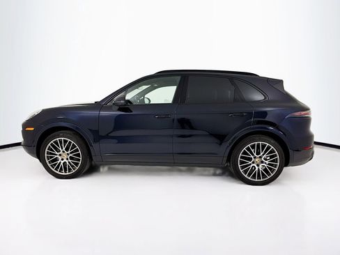 Certified 2023 Porsche Cayenne Platinum Edition AWD/4WD image 2