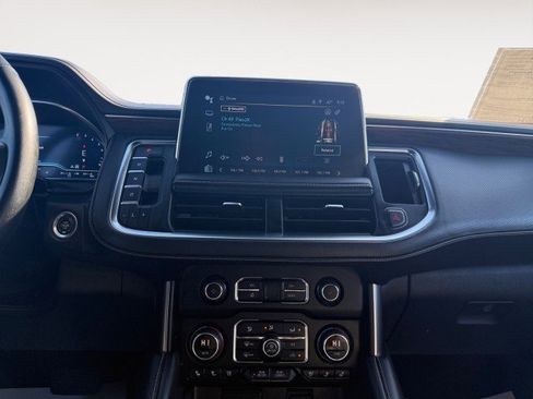 Used 2023 Chevrolet Suburban Premier image 6