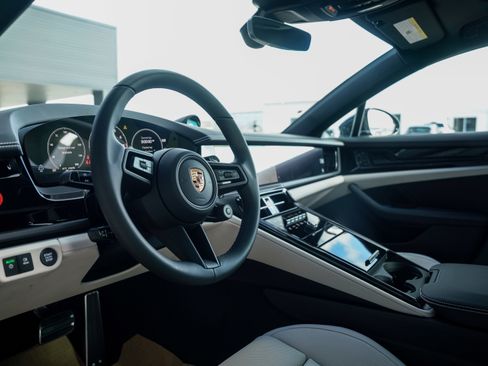 New 2026 Porsche Panamera 4 image 4