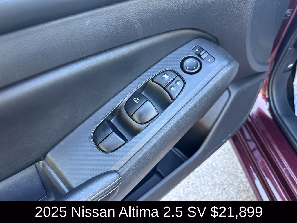Used 2025 Nissan Altima 2.5 SV FWD image 12