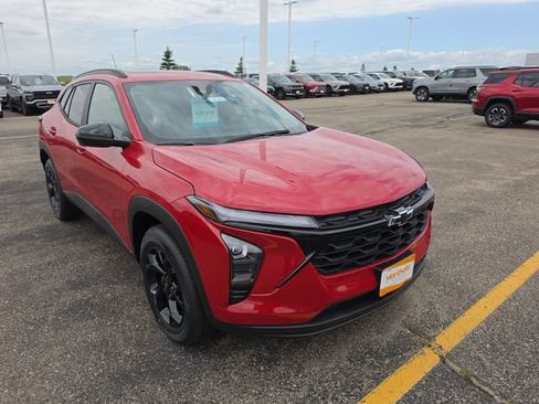 New 2026 Chevrolet Trax LT w/ Sunroof Package FWD image 2