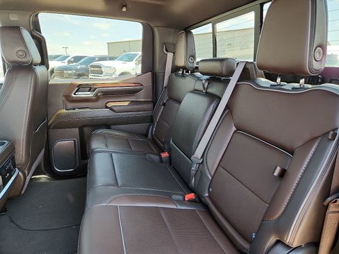Used 2024 GMC Sierra 1500 Denali w/ Denali Reserve Package AWD/4WD image 9