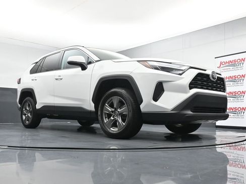 Used 2024 Toyota RAV4 XLE FWD image 33
