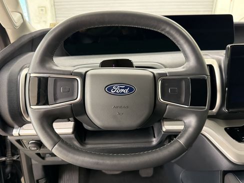 Certified 2025 Ford Expedition Active AWD/4WD image 11