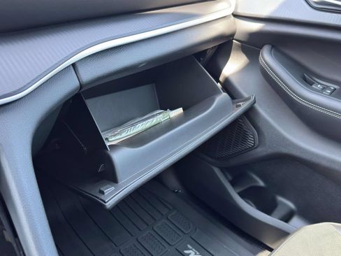 Used 2025 Jeep Grand Cherokee L Altitude AWD/4WD image 31