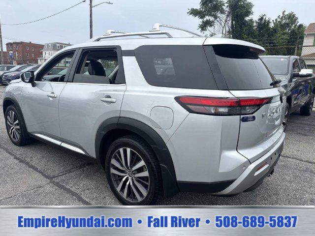 Used 2022 Nissan Pathfinder Platinum w/ Lighting Package (N92) AWD/4WD image 9