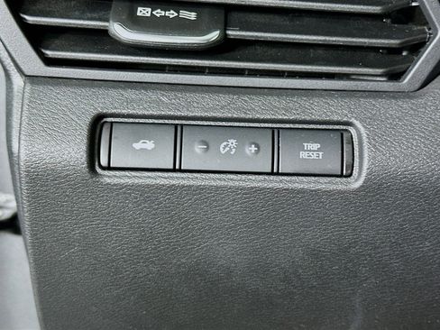 Used 2024 Nissan Altima 2.5 SV image 16