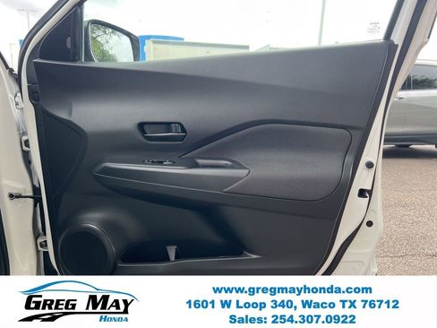 Used 2020 Nissan Kicks S FWD image 11