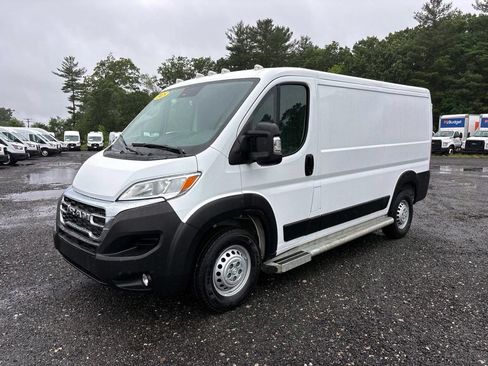 Used 2025 RAM ProMaster 2500 w/ U-Haul Equipment Group FWD image 3