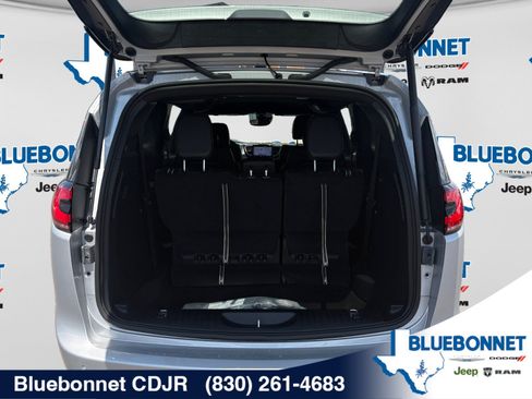 New 2026 Chrysler Pacifica Select FWD image 23