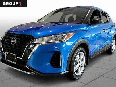 New 2025 Nissan Kicks Play S