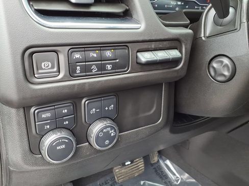Used 2023 Chevrolet Suburban Premier AWD/4WD image 26