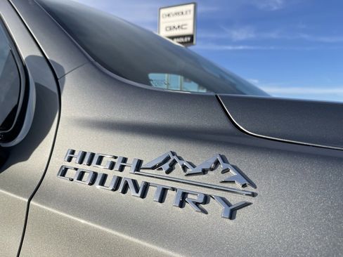 New 2026 Chevrolet Suburban High Country image 8