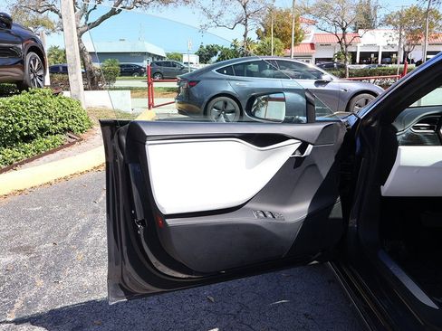 Used 2017 Tesla Model S 75 image 19