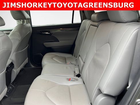 Used 2021 Toyota Highlander Limited image 26