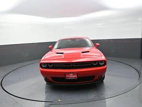 Used 2016 Dodge Challenger R/T RWD image 38