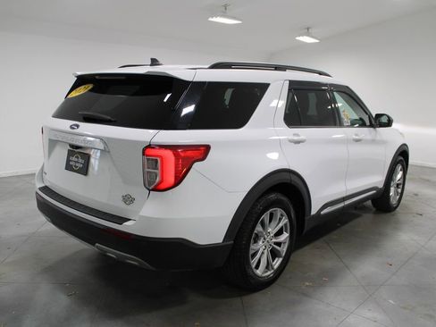 Used 2021 Ford Explorer XLT w/ Equipment Group 202A image 9