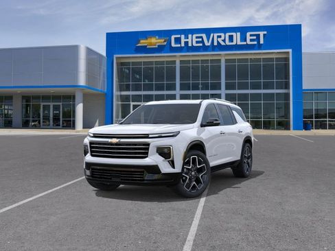 New 2026 Chevrolet Traverse High Country w/ LPO, Floor Liner Package AWD/4WD image 8