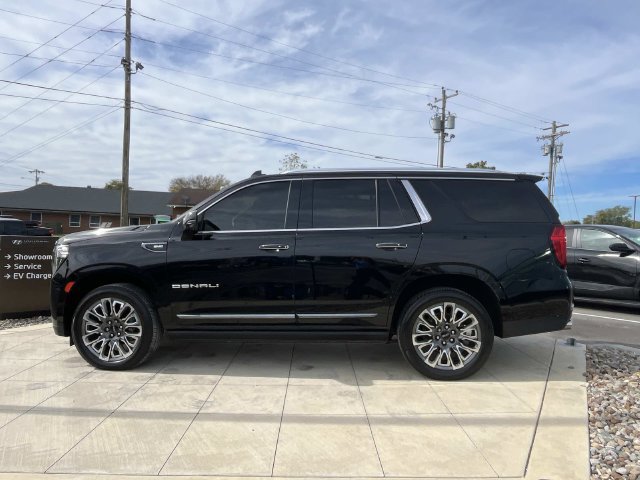 Used 2023 GMC Yukon Denali Ultimate AWD/4WD image 2