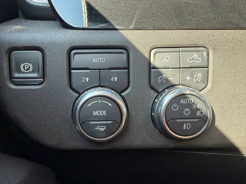 Used 2025 GMC Sierra 1500 SLT AWD/4WD image 25