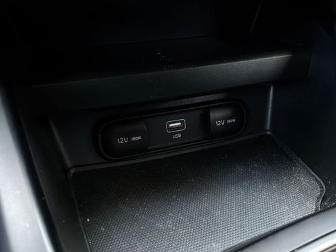 Used 2025 Kia Soul LX w/ LX Technology Package FWD image 23