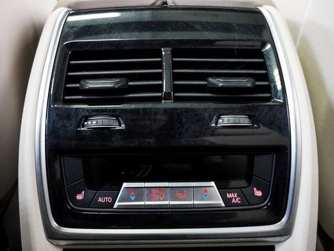 Used 2022 BMW X7 M50i w/ Dynamic Handling Package image 25