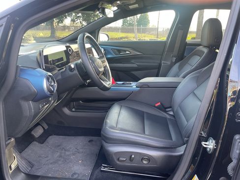 Used 2025 Chevrolet Equinox EV LT w/ Convenience Package image 14