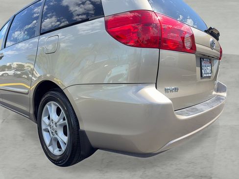 Used 2006 Toyota Sienna XLE w/ XLE Pkg 5 FWD image 32