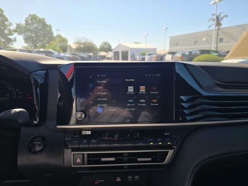 Used 2026 Toyota Camry SE FWD image 27