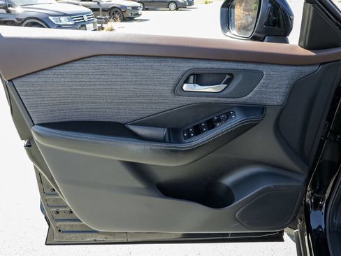 Used 2023 Nissan Rogue SV FWD image 13