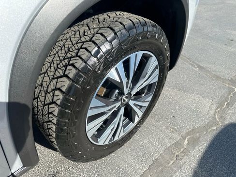 Used 2023 Nissan Rogue SV image 12