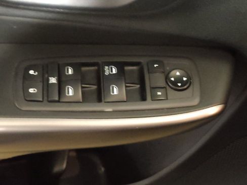 Used 2019 Jeep Cherokee Latitude w/ Popular Appearance Group FWD image 27