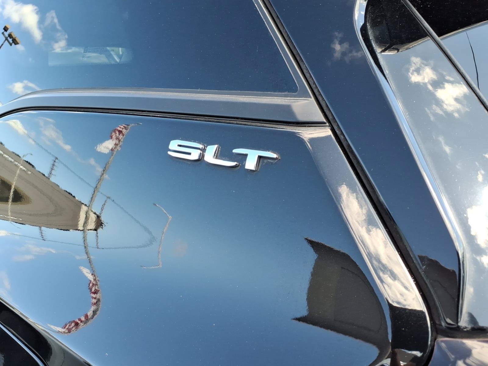 Used 2023 GMC Terrain SLT AWD/4WD image 9