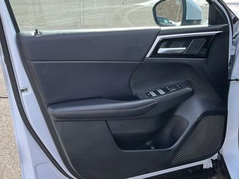 Used 2024 Mitsubishi Outlander Ralliart image 9