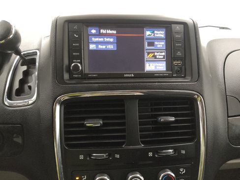 Used 2016 Dodge Grand Caravan SXT w/ Rear Park Assist Package FWD image 25