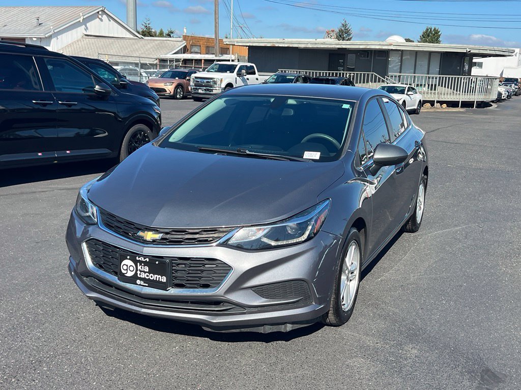 Used 2018 Chevrolet Cruze LT w/ Convenience Package FWD image 3