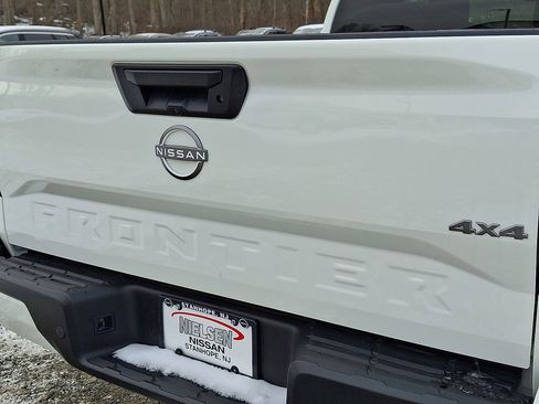 Used 2025 Nissan Frontier SV image 23
