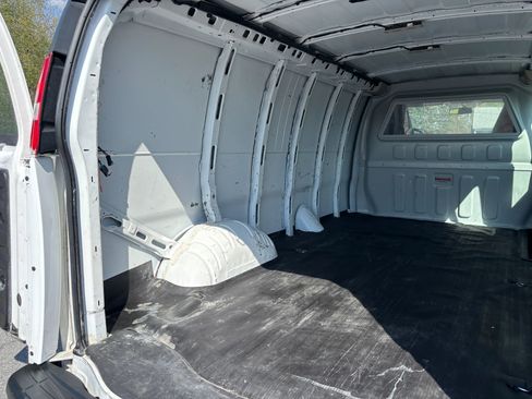 Used 2021 Chevrolet Express 2500 Extended w/ Driver Convenience Package image 15