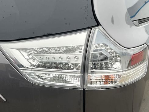Used 2015 Toyota Sienna SE image 16