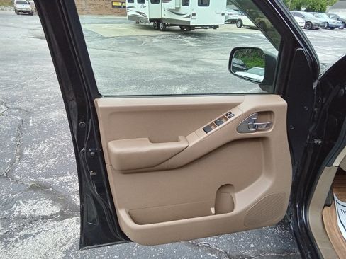 Used 2006 Nissan Frontier SE w/ (P01) Power Pkg RWD image 13
