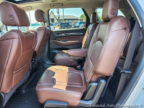 Used 2018 Buick Enclave Avenir w/ Avenir Technology Package AWD/4WD image 11