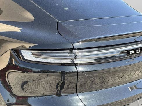 Used 2025 Porsche Cayenne E-Hybrid Coupe image 8